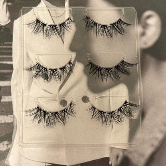 Other - NWOT Dramatic Black False Eyelashes